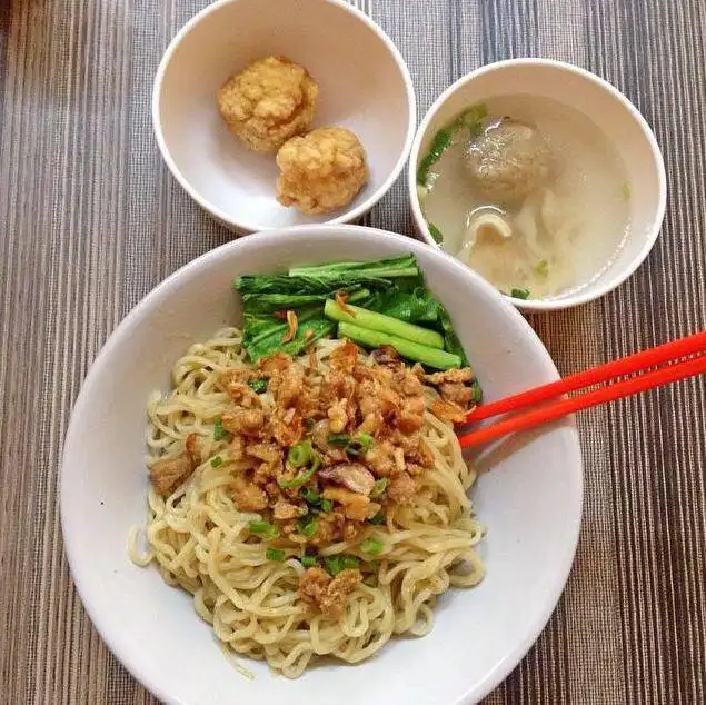 Gambar Makanan Warung Bakmi Gerobak Kuning 15