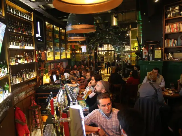 Corner Irish Pub'nin yemek ve ambiyans fotoğrafları 4