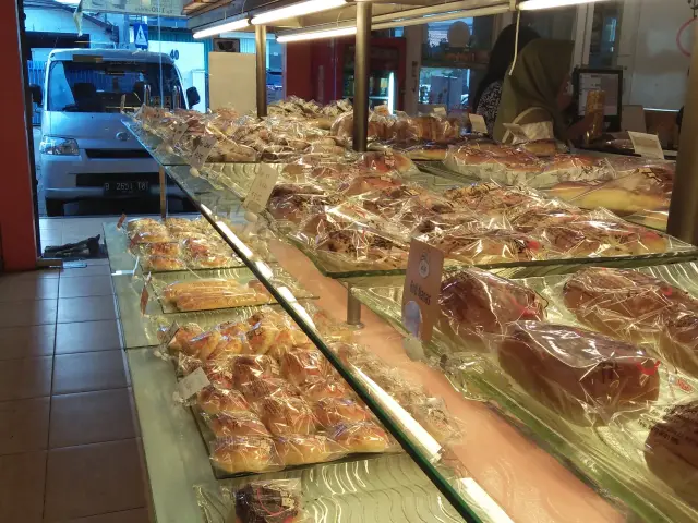 Gambar Makanan Loti Loti Bakery 9