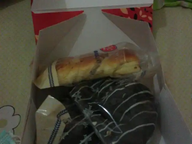 Gambar Makanan Holland Bakery 11