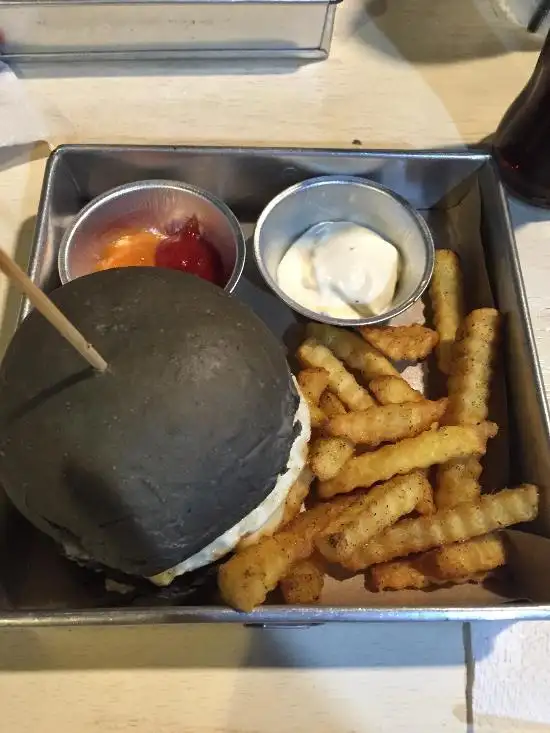 Gambar Makanan Black House Burgers & Cafe 6