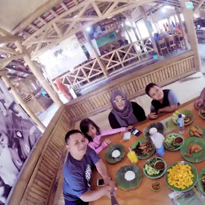 Warung Makan Kebon Ndhelik