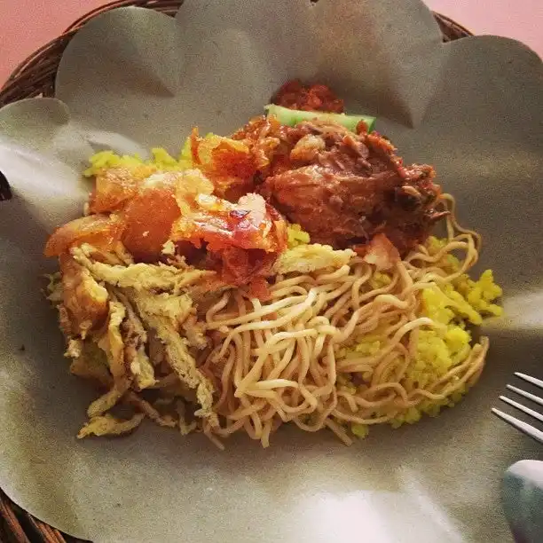 Gambar Makanan Warung Nasi Kuning Bu Kristin 3