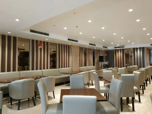 Gambar Makanan Ritz Cafe - Orchardz Hotel 3