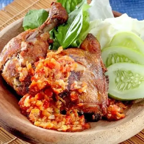 Gambar Makanan Ayam Geprek Lalapan Aisyah, Jln Andi P Pettarani 3 No.25 Tamamaung Panakkukang M 12