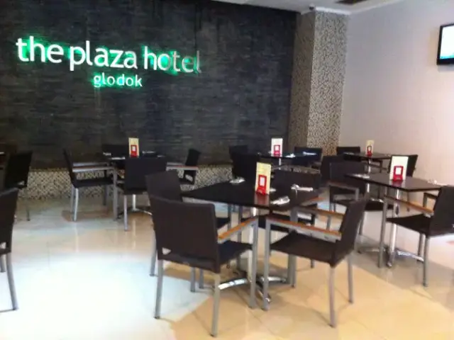 Nayara Cafe - The Plaza Hotel