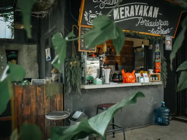 Gambar Makanan Kopi Tepi Sungai 10