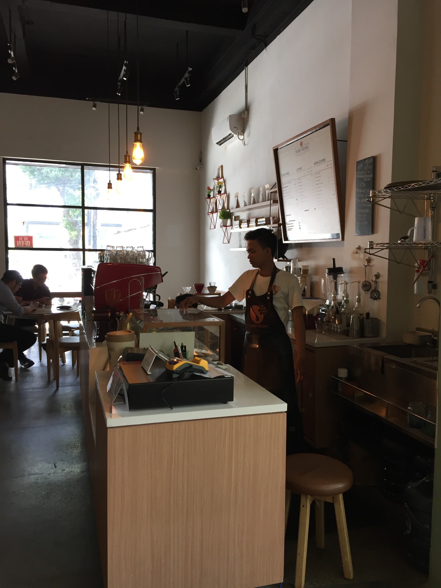 Honey Beans Coffee & Roastery terdekat Restoran dan Tempat Makan Kafe terdekat di Jakarta