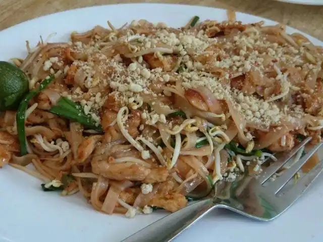 Som's Authentic Thai Cuisine - Little Bangkok Food Photo 2