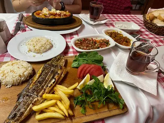 Three Partners Cafe & Restaurant'nin yemek ve ambiyans fotoğrafları 54