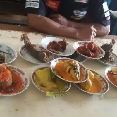 Rumah Makan Kayu Aro