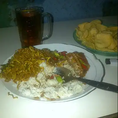 Nasi uduk malam