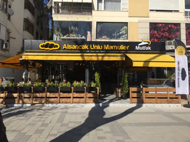 Alsancak Unlu Mamüller Bağdat Cd.'nin yemek ve ambiyans fotoğrafları 4