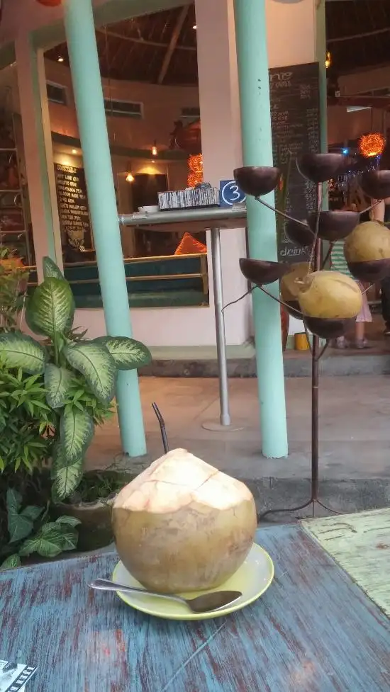 Gambar Makanan Gajah Biru Round Bar and Cafe 19