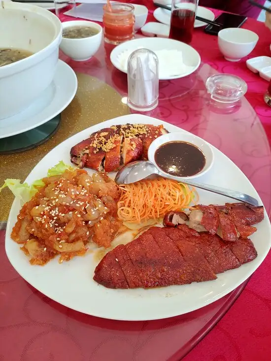 Gambar Makanan Furama Restaurant 6