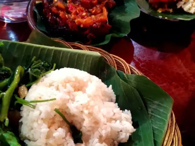 Gambar Makanan Rumah Makan Lesehan "ISAKUIKI" 9