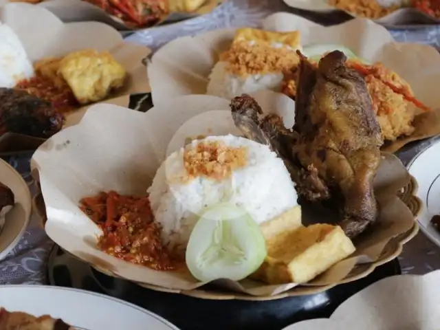 Gambar Makanan Ayam Goreng Nelongso, Bangkalan 9