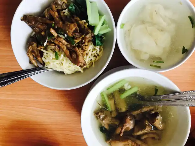 Gambar Makanan Mie Ceker Bandung 9