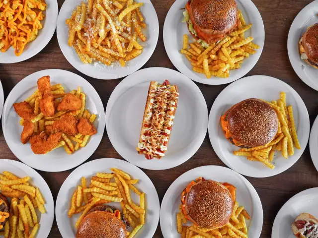 Chili Burger'nin yemek ve ambiyans fotoğrafları 1