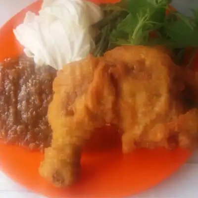 Ayam Goreng Semarang Pak Ekon, Hasan Basri