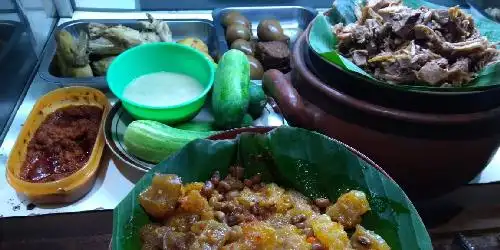 Gudeg Dan Ayam Penyet Waroeng Apik, Senen