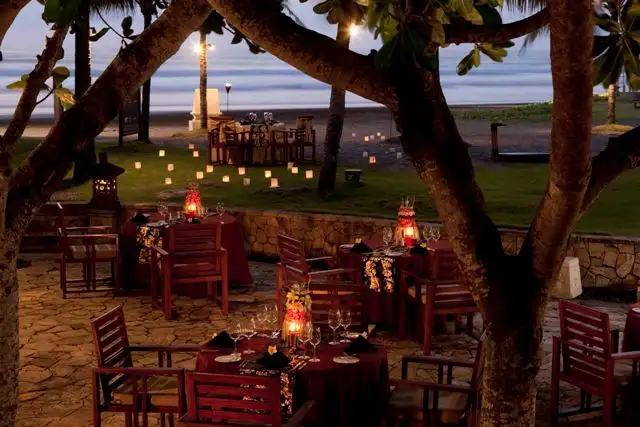 Gambar Makanan Capris Beachfront Bar & Restaurant 9
