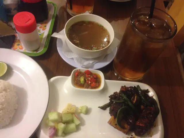 Gambar Makanan SopBuntutGeloraPancasila 10