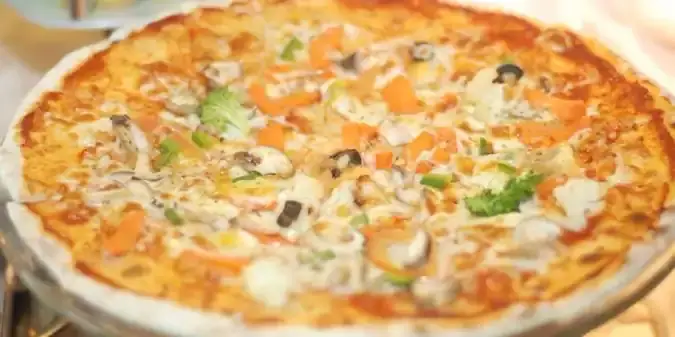 Pizza vs. Satay