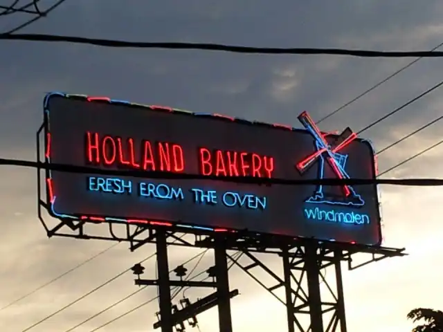 Gambar Makanan Holland Bakery 14
