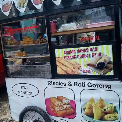 dwi nandini risoles & roti goreng