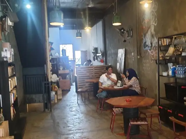 Gambar Makanan Segitiga Coffee & Roastery 9