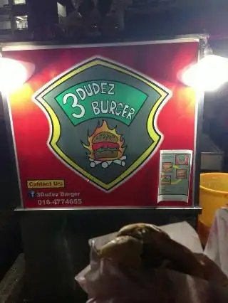 3 Dudez Burger