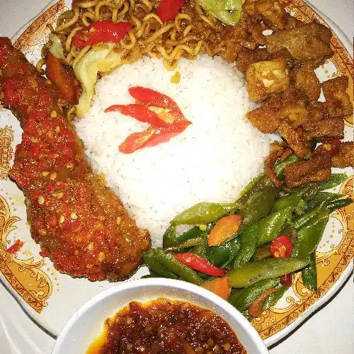 Gambar Makanan Warteg Kuliner, Mapanget 10