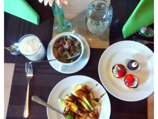 Gambar Makanan Kafe Anjani - Hotel Santika 17