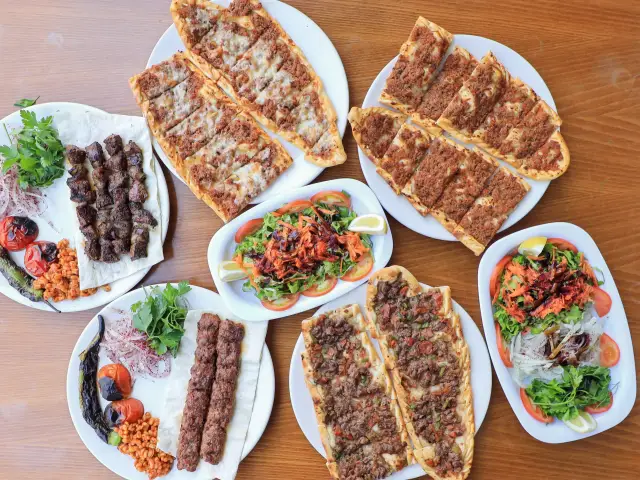 Altın Kürek Lahmacun & Pide & Kebap'nin yemek ve ambiyans fotoğrafları 1