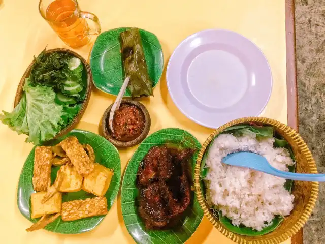 Rumah Makan Sambal Dadakan 'NENG KATINEUNG'