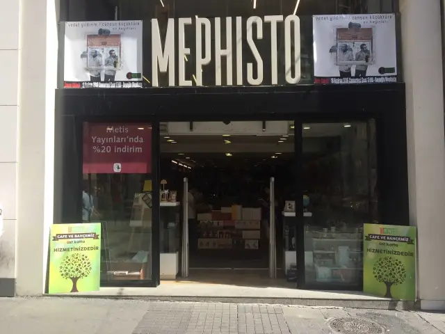 Mephisto Kitabevi & Cafe - Beyoğlu'nin yemek ve ambiyans fotoğrafları 12