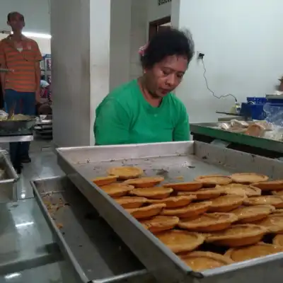 Seruling Emas : Pie Susu dan Pie Coklat