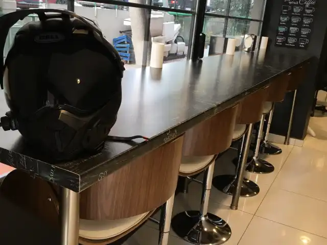 R Moto Cafe'nin yemek ve ambiyans fotoğrafları 3