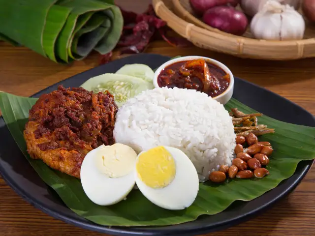 NASI LEMAK LAKSAMANA PAWZI