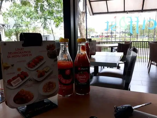 Gambar Makanan Pizza Hut - Citra Raya Cikupa 6