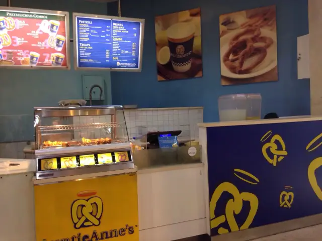 Gambar Makanan Auntie Anne's 4