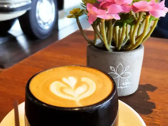 13 Cups Coffee House