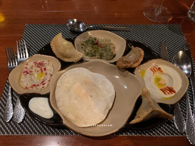 Gambar Makanan Al Nafoura - Le Meridien Hotel 2