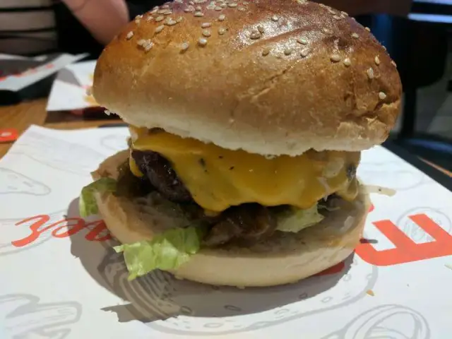 Mono Burger'nin yemek ve ambiyans fotoğrafları 32