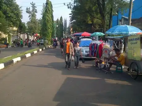 Gambar Makanan Bunderan Air Mancur Taman Yasmin 9