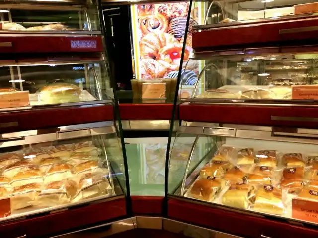 Gambar Makanan Holland Bakery 13