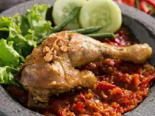 Ayam Penyet Atok, Tuasan