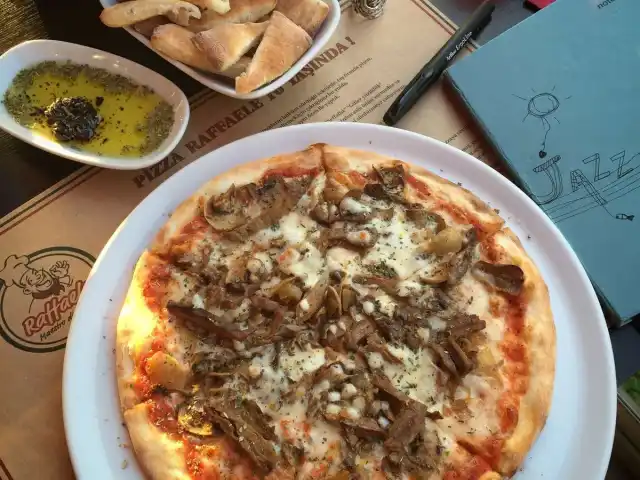 Raffaele Pizza'nin yemek ve ambiyans fotoğrafları 24
