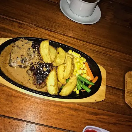 Gambar Makanan Alang Alang Cafe & Resto 3